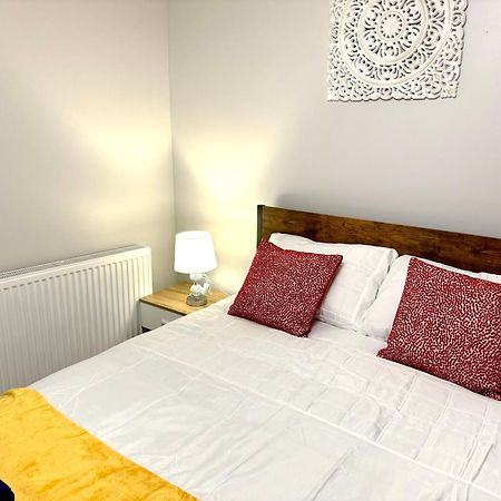 Comfy Studio Flat And Workspace Near Ashton-U-Lyne Station Stalybridge Ngoại thất bức ảnh