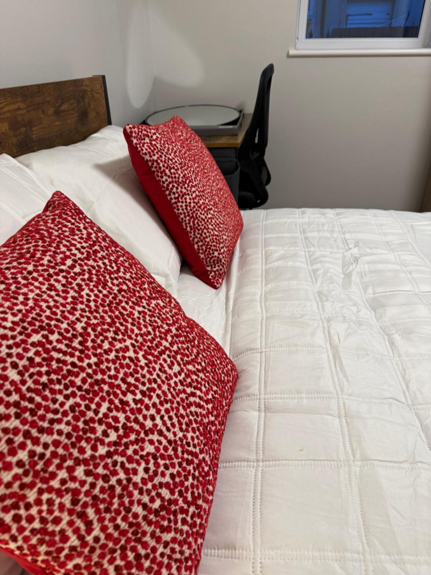 Comfy Studio Flat And Workspace Near Ashton-U-Lyne Station Stalybridge Ngoại thất bức ảnh