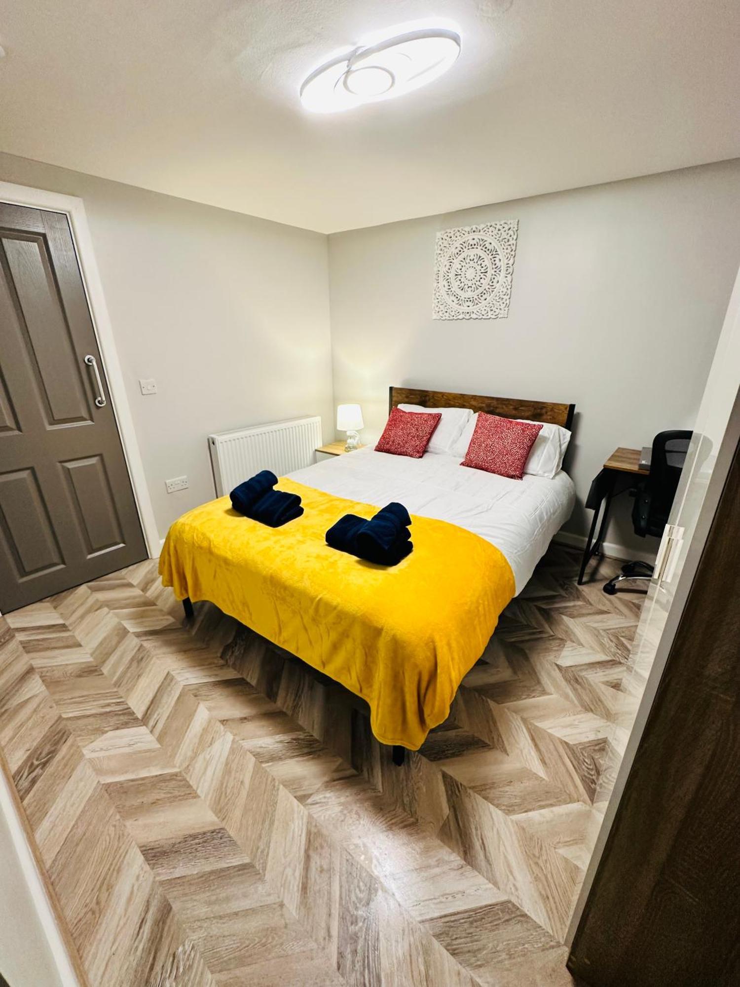 Comfy Studio Flat And Workspace Near Ashton-U-Lyne Station Stalybridge Ngoại thất bức ảnh